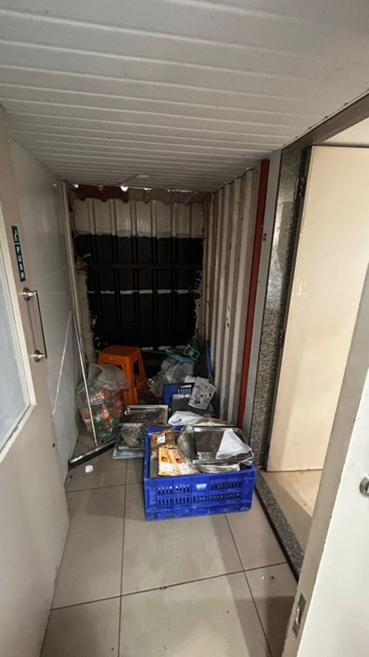 Team Area, vashi sector 12 Commercial Shop 1100 Sq.Ft. In Vashi Sector 12 Navi Mumbai 9969833