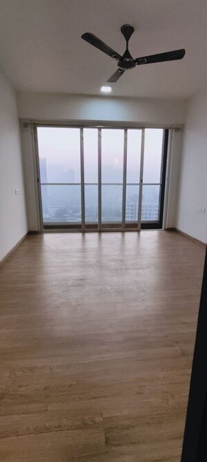 Room in 2 BHK Apartment at Embassy One Thane, Panch Pakhadi – for Rent