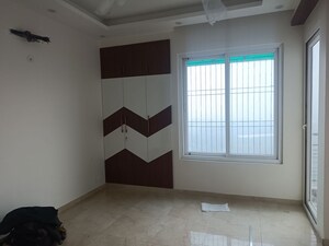 Room in 3 BHK Apartment at Amrapali Heartbeat City, Sector 107 – for Rent