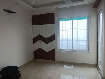 Room in 3 BHK Apartment at Amrapali Heartbeat City, Sector 107 – for Rent