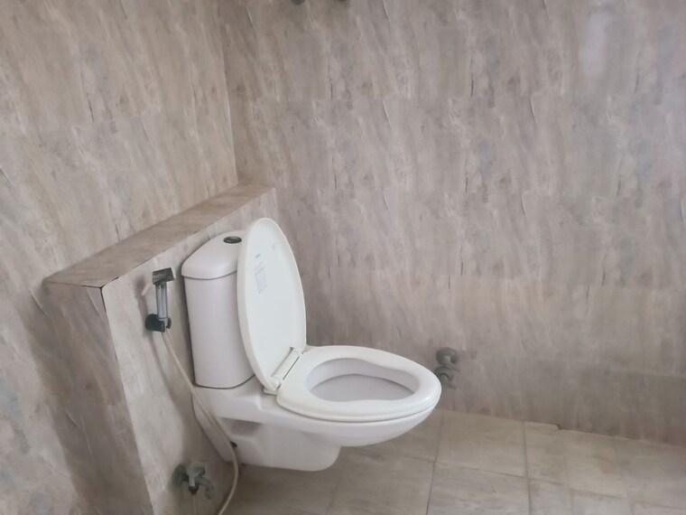 Bathroom, amrapali-heartbeat-city 3.5 Bedroom 1750 Sq.Ft. Apartment In Sector 107 Noida 9969852
