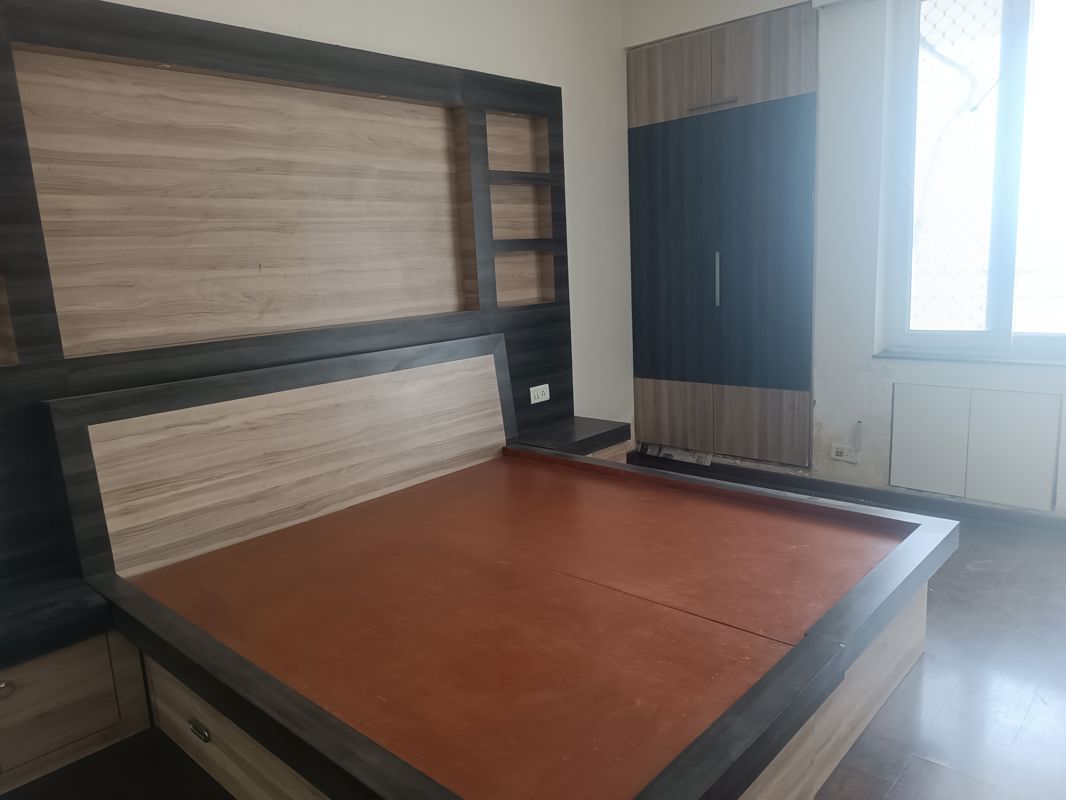 3.5 BHK + Servant Room Apartment For Rent in Amrapali Heartbeat City