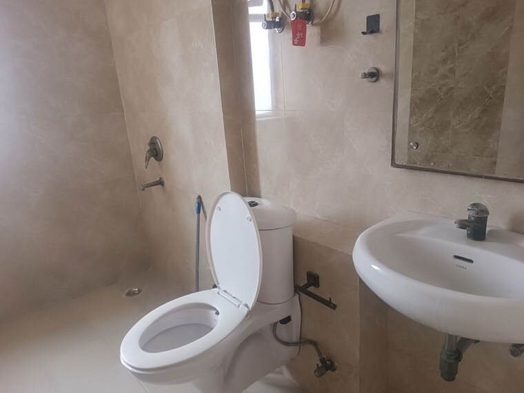 Bathroom, amrapali-heartbeat-city 3.5 Bedroom 2100 Sq.Ft. Apartment In Sector 107 Noida 9969853