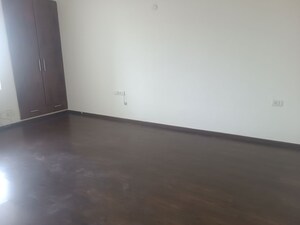 Room in 3.5 BHK Apartment at Amrapali Heartbeat City, Sector 107 – for Rent