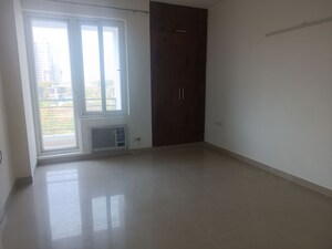 Room in 3.5 BHK Apartment at Amrapali Heartbeat City, Sector 107 – for Rent