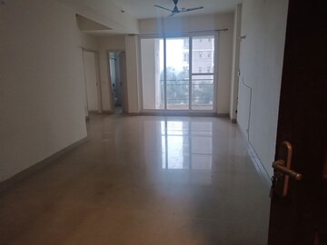 Room in 4 BHK Apartment at Sunworld Vanalika, Sector 107 – for Rent