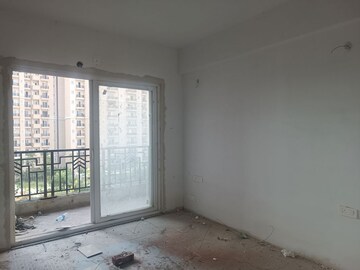 Room in 4 BHK Apartment at Sunworld Vanalika, Sector 107 – for Rent