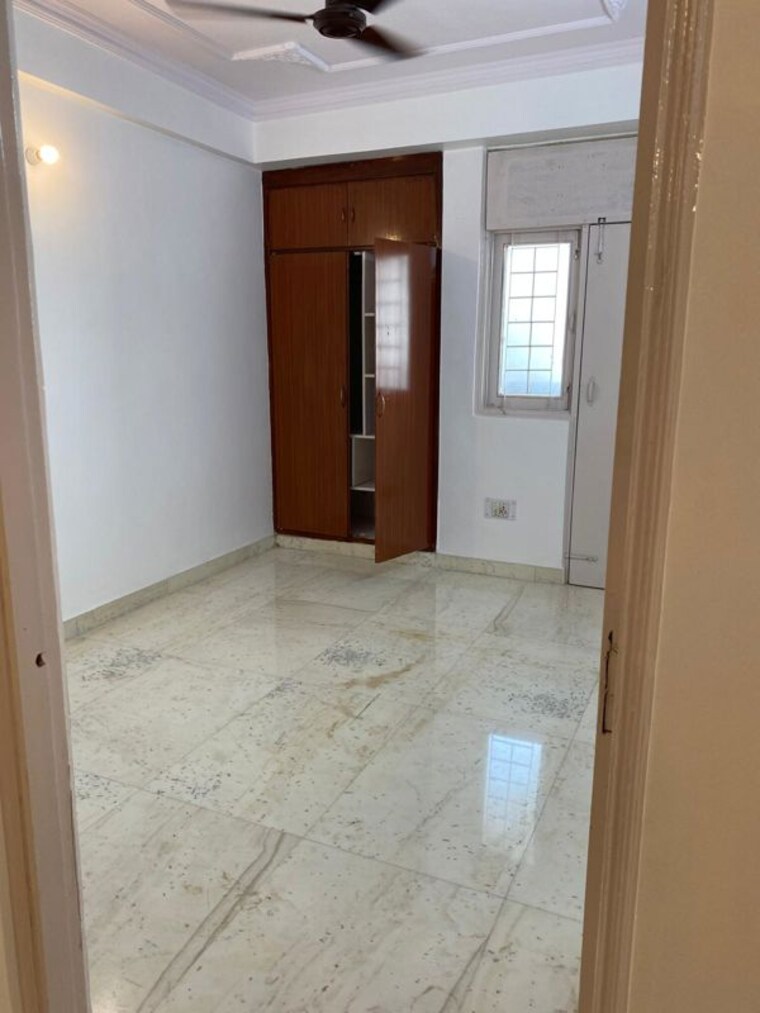 Room, gyan khand ii 3 Bedroom 1350 Sq.Ft. Builder Floor In Gyan Khand ii Ghaziabad 9962924