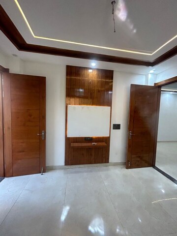 Room in 3 BHK Builder Floor at Indrapuram – for Sale