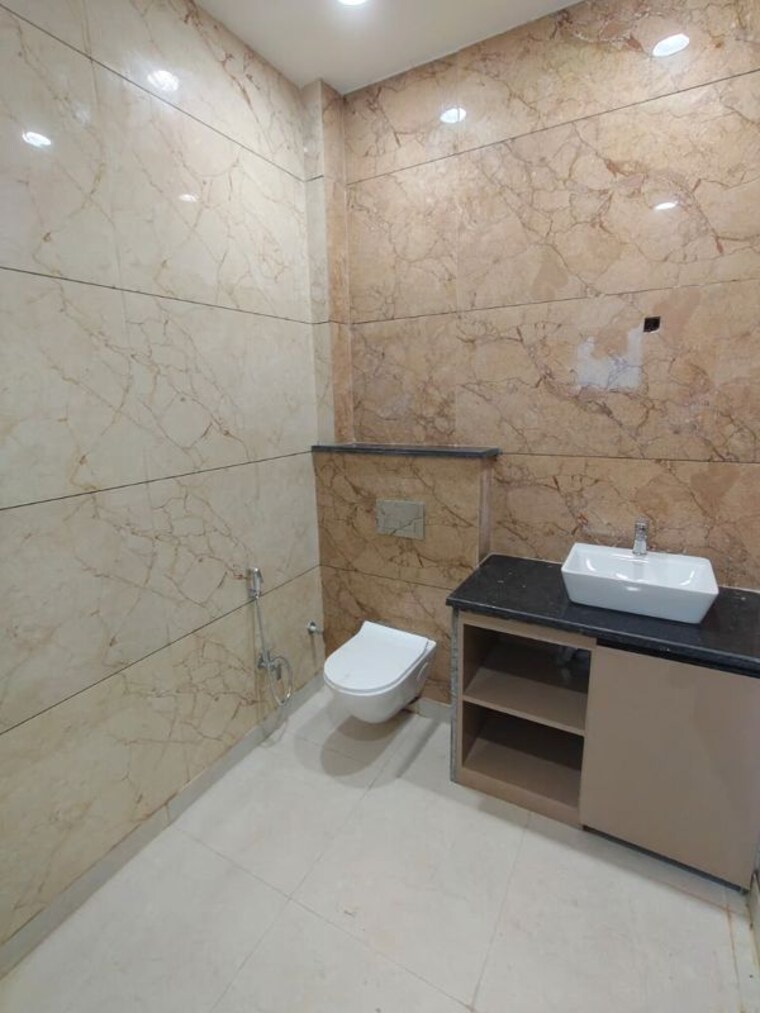 Bathroom, rise-organic-homes 3 Bedroom 180 Sq.Yd. Builder Floor In Mahurali Ghaziabad 9945103