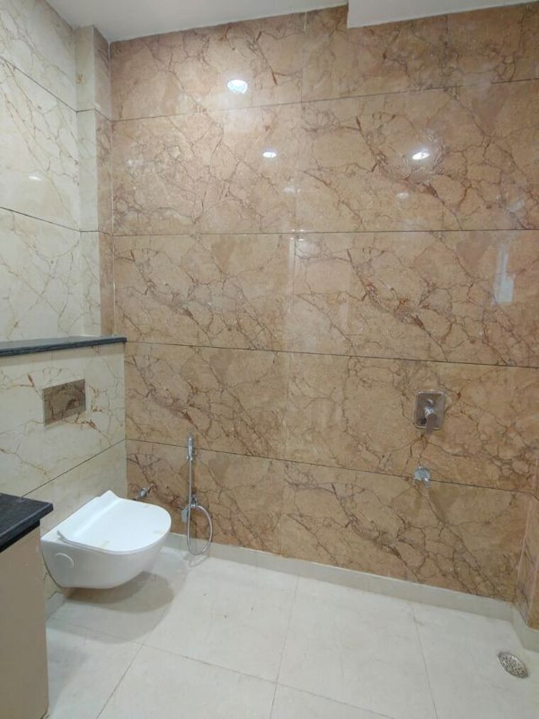 Bathroom, rise-organic-homes 3 Bedroom 180 Sq.Yd. Builder Floor In Mahurali Ghaziabad 9945103
