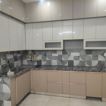 Kitchen in 2.5 BHK Builder Floor at Sector 63a – for Rent