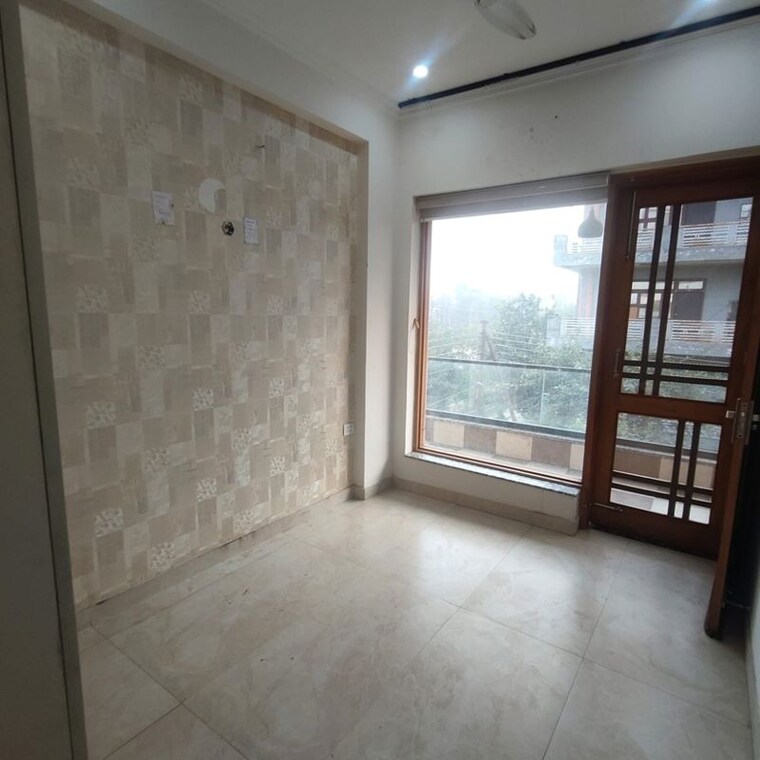Room, sector 63a 2.5 Bedroom 1200 Sq.Ft. Builder Floor In Sector 63a Noida 9969951