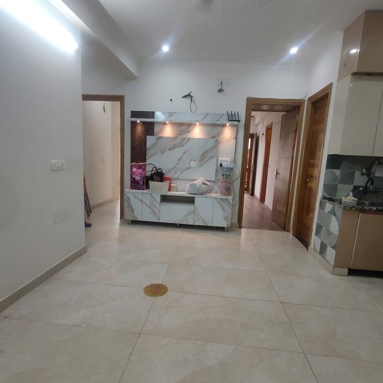 Room, sector 63a 2.5 Bedroom 1200 Sq.Ft. Builder Floor In Sector 63a Noida 9969951