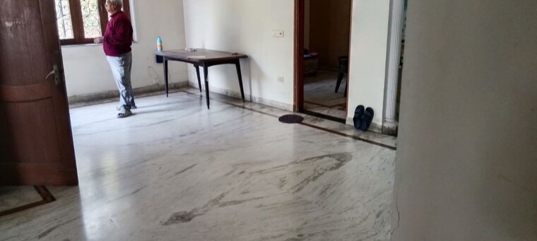 Room, rwa-apartments-sector-41 2 Bedroom 950 Sq.Ft. Villa In Sector 41 Noida 9969954