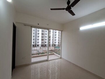 Room in 2 BHK Apartment at Signature Global Proxima Phase 2, Sector 89 – for Rent