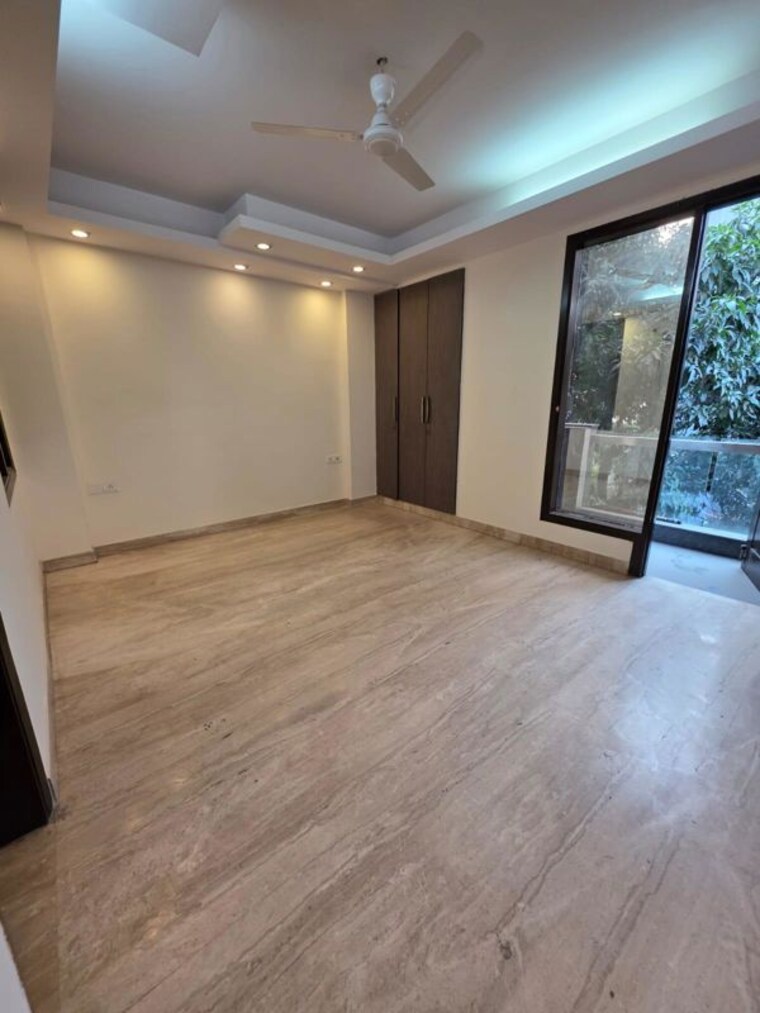 Room, chittaranjan park 3 Bedroom 233 Sq.Yd. Builder Floor In Chittaranjan Park Delhi 9969986