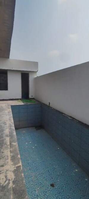 Room in 6+ BHK Independent House at Sunny Enclave – for Sale