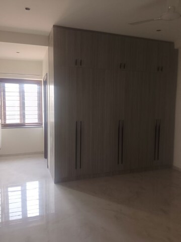 Room in 3 BHK Apartment at Kokapet – for Rent