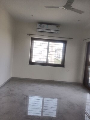 Room in 3 BHK Apartment at Kokapet – for Rent