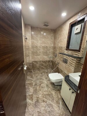 Bathroom in 3.5 BHK Builder Floor at Raj One Good Earth, Sector 71 – for Sale