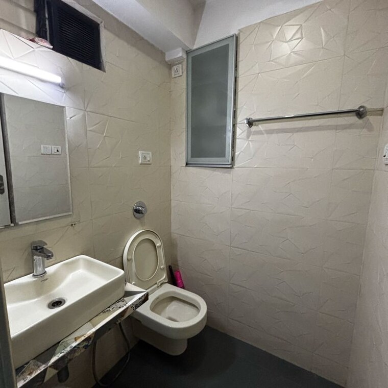 Bathroom, goregaon east 2 Bedroom 840 Sq.Ft. Apartment In Goregaon East Mumbai 9970064