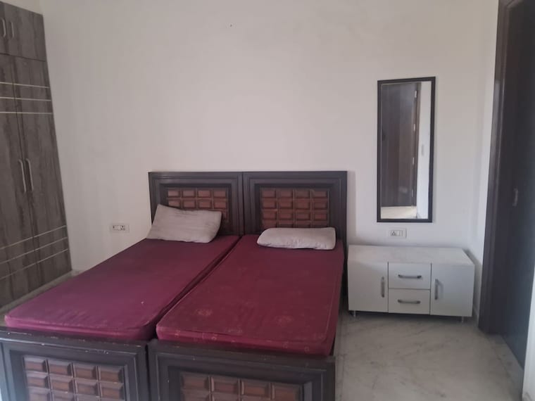 Bedroom, sector 19 1 Bedroom 800 Sq.Ft. Builder Floor In Sector 19 Noida 9970095
