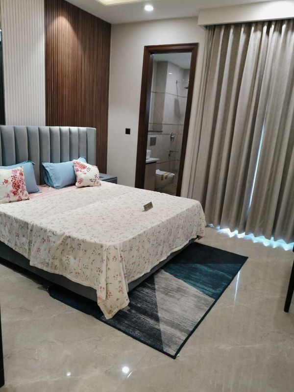 4 BHK + Extra Room 264 Sq.Yd. Builder Floor in BPTP Green Oaks