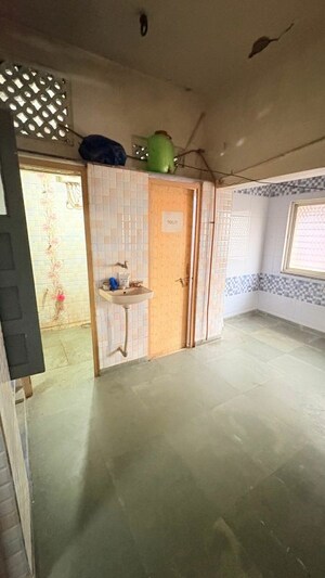 Room in 1 BHK Apartment at Naranpura – for Rent