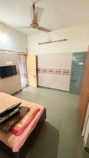 Bedroom in 1 BHK Apartment at Naranpura – for Rent