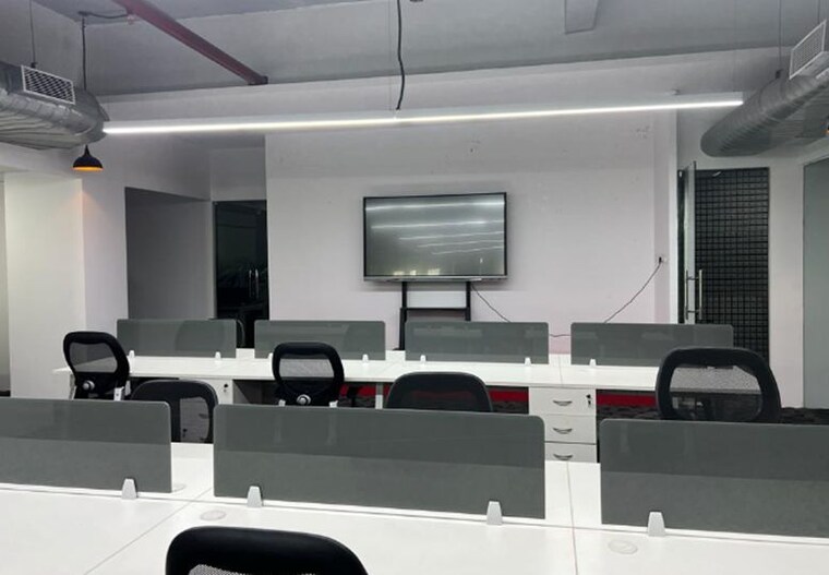 Team Area, sun-palazzo Commercial Office Space 3400 Sq.Ft. In Lower Parel Mumbai 9970097