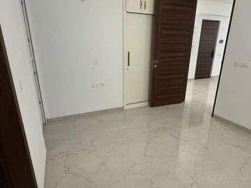 Room in 3 BHK Apartment at Smart World Orchard, Sector 61 – for Rent