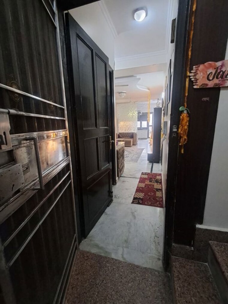Other, rani bagh 3 Bedroom 1200 Sq.Ft. Builder Floor In Rani Bagh Delhi 9970131