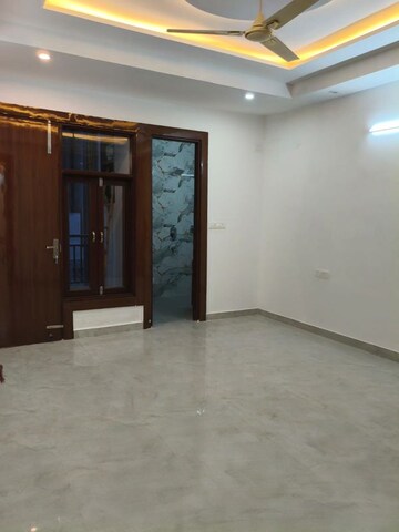 Room in 2 BHK Apartment at Suncity Avenue 76, Sector 76 – for Sale