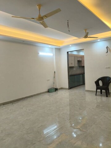 Room in 2 BHK Apartment at Suncity Avenue 76, Sector 76 – for Sale