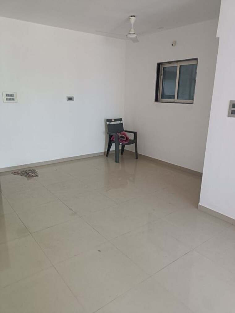 Room, sugee-sadan 3 Bedroom 1374 Sq.Ft. Apartment In Dadar West Mumbai 9970186