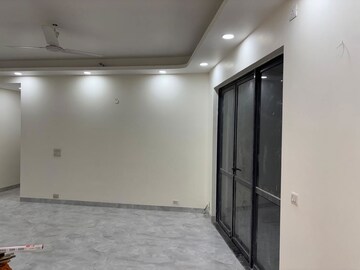 Room in 3 BHK Apartment at Unitech Uniworld Gardens, Sector 47 – for Rent