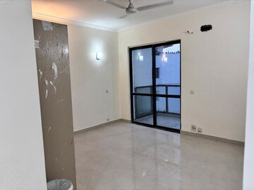 Room in 3 BHK Apartment at Unitech Uniworld Gardens, Sector 47 – for Rent