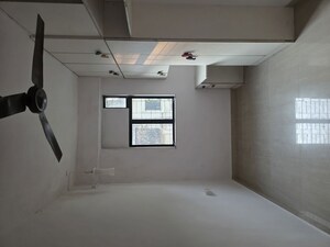 Room in 2 BHK Apartment at Samkeet CHS, Vile Parle East – for Sale