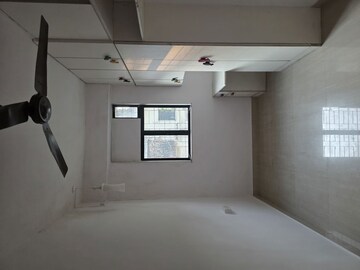 Room in 2 BHK Apartment at Samkeet CHS, Vile Parle East – for Sale