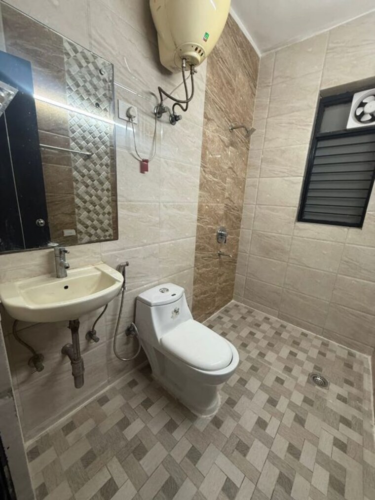 Bathroom, sector 52 2 Bedroom 1500 Sq.Ft. Builder Floor In Sector 52 Gurgaon 9970223