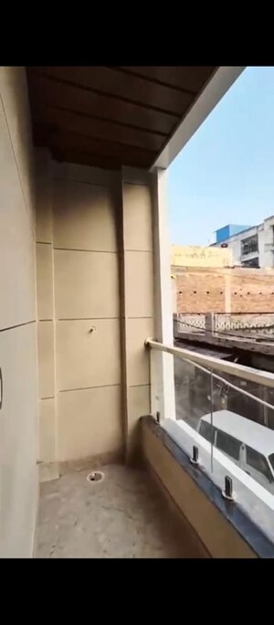 Furnished Amenities in 3 BHK Builder Floor at Dwarka Mor – for Sale