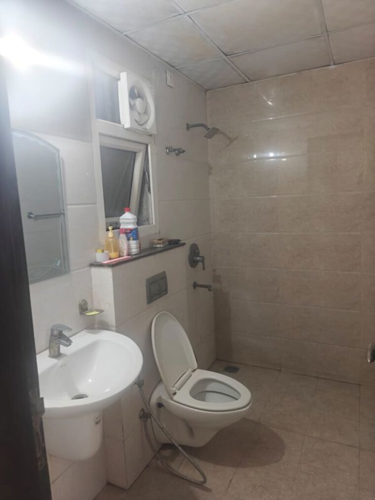 Master Bedroom, omaxe-royal-residency-faridabad 3 Bedroom 1925 Sq.Ft. Apartment In Sector 79 Faridabad 9970291