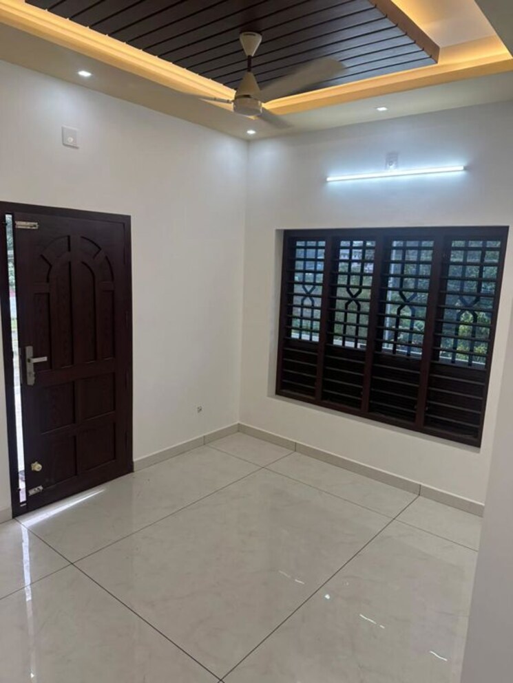 Room, cheroor 5 Bedroom 2200 Sq.Ft. Independent House In Cheroor Thrissur 9970301