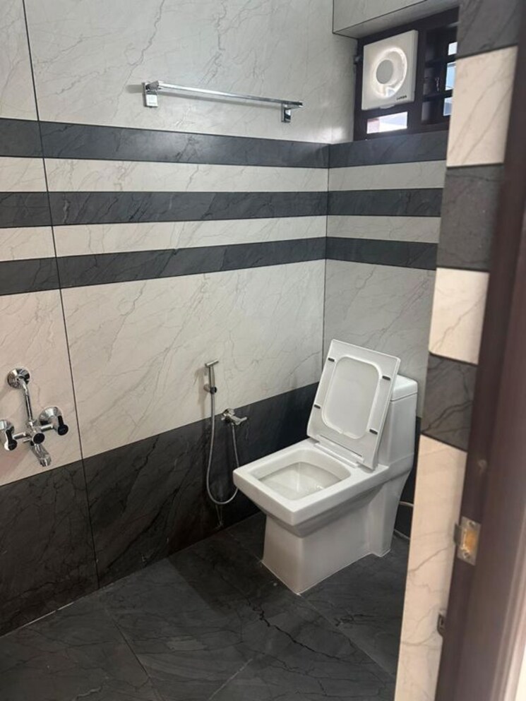 Bathroom, cheroor 5 Bedroom 2200 Sq.Ft. Independent House In Cheroor Thrissur 9970301