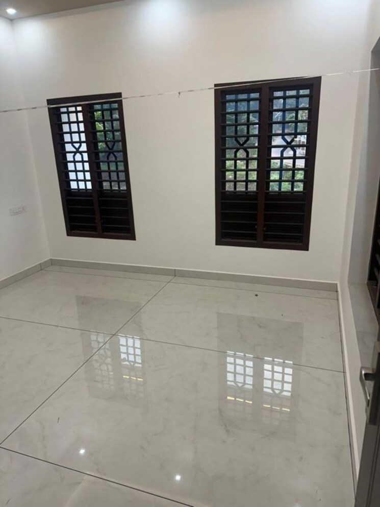 Room, cheroor 5 Bedroom 2200 Sq.Ft. Independent House In Cheroor Thrissur 9970301