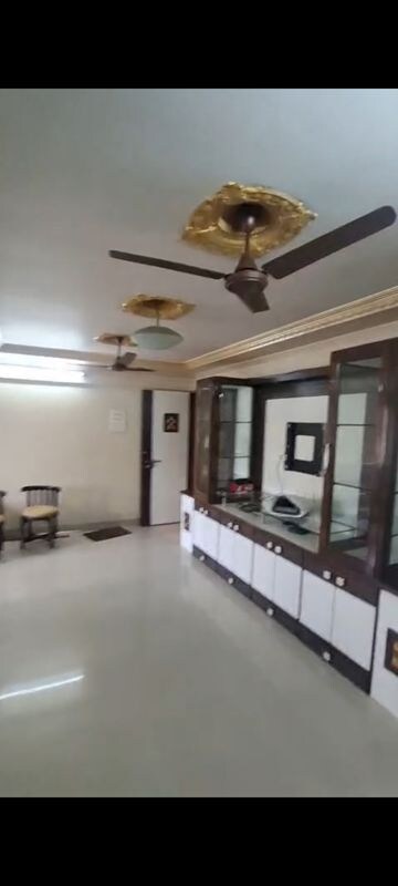 Living Room in 3 BHK Apartment at Malad East – for Rent
