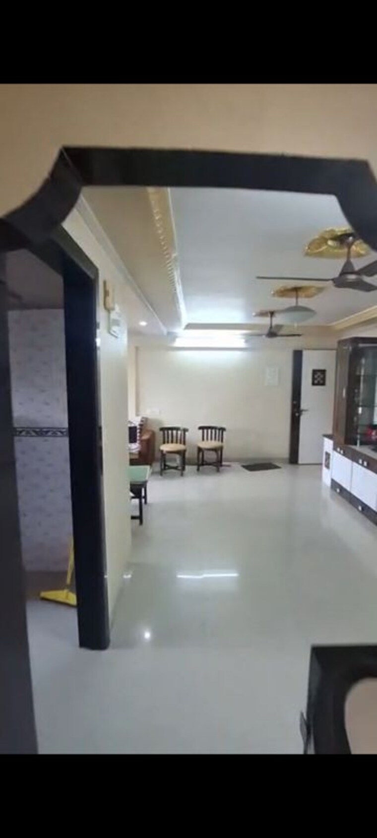 Hall, malad east 3 Bedroom 900 Sq.Ft. Apartment In Malad East Mumbai 9965618