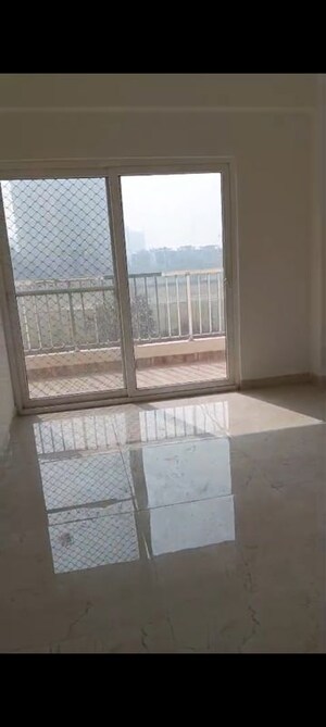 Room in 4 BHK Apartment at Uninav Utopia, Morti – for Rent