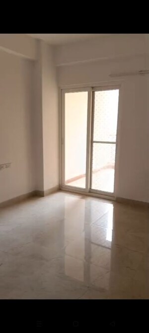 Room in 4 BHK Apartment at Uninav Utopia, Morti – for Rent
